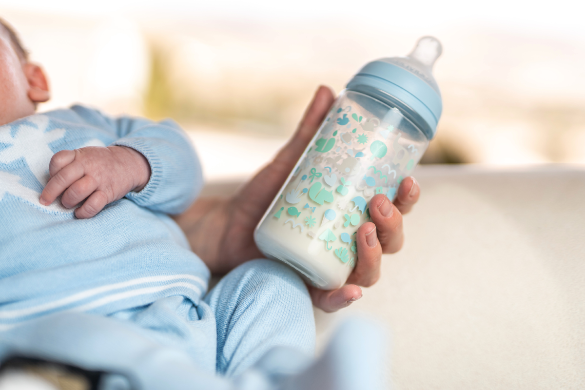 Cómo pasar del biberón al vaso para bebé?
